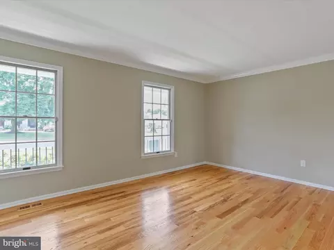 Living - 112 Patricks Ct, Smithsburg, MD 21783 photo 5 of 7