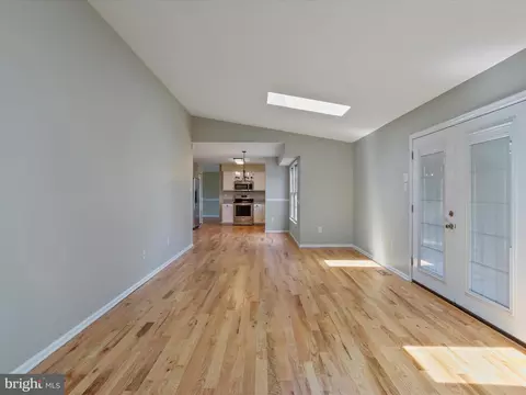 Living - 112 Patricks Ct, Smithsburg, MD 21783 photo 6 of 7