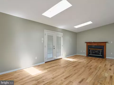 Living - 112 Patricks Ct, Smithsburg, MD 21783 photo 3 of 7