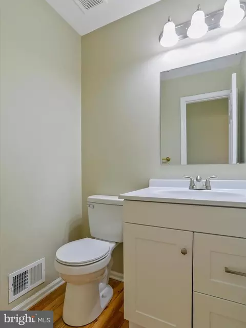 Bath - 112 Patricks Ct, Smithsburg, MD 21783 photo 3 of 3