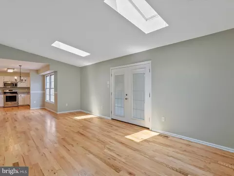 Living - 112 Patricks Ct, Smithsburg, MD 21783 photo 2 of 7