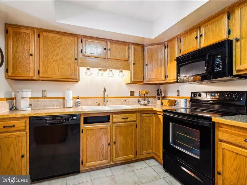 Kitchen - 844 W Irvin Ave, Hagerstown, MD 21742 photo 2 of 4