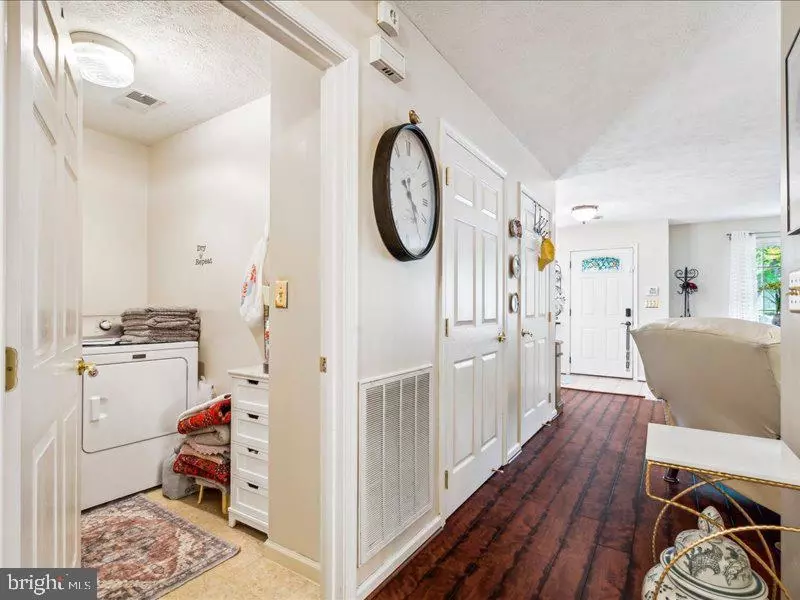 Entry Way - 844 W Irvin Ave, Hagerstown, MD 21742 photo 2 of 5