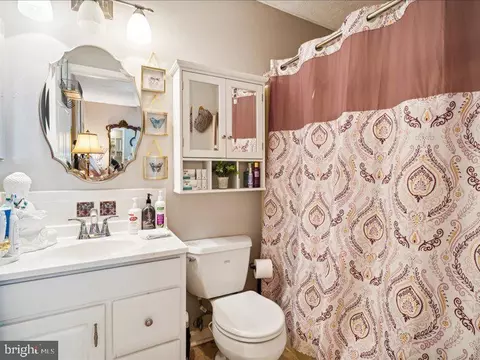 Bath - 844 W Irvin Ave, Hagerstown, MD 21742 photo 1 of 2