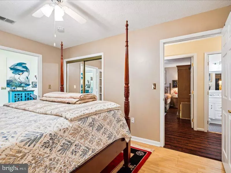 Bedroom - 844 W Irvin Ave, Hagerstown, MD 21742 photo 5 of 6