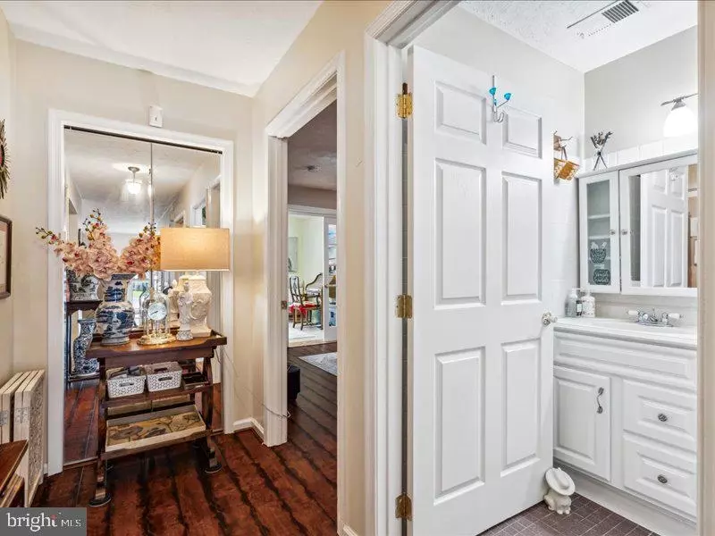 Entry Way - 844 W Irvin Ave, Hagerstown, MD 21742 photo 5 of 5