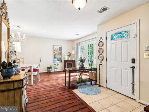 Entry Way - 844 W Irvin Ave, Hagerstown, MD 21742 photo 1 of 5