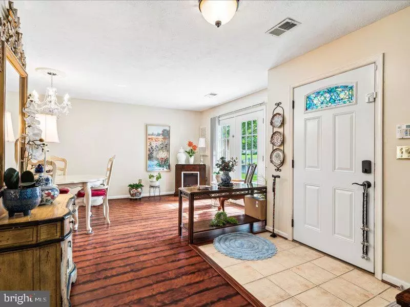 Entry Way - 844 W Irvin Ave, Hagerstown, MD 21742 photo 1 of 5
