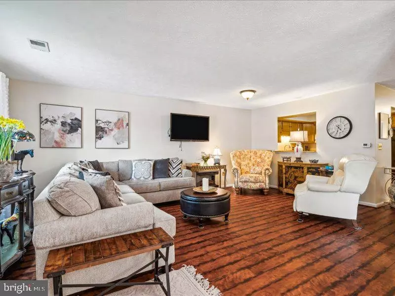Living - 844 W Irvin Ave, Hagerstown, MD 21742 photo 1 of 1