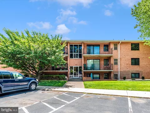1747 Edgewood Hill Cir #102, Hagerstown, MD 21740