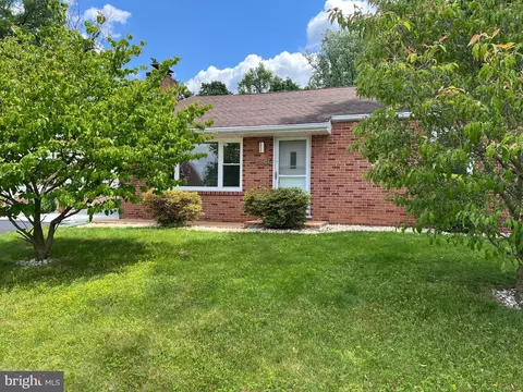 11029 Clinton Ave, Hagerstown, MD 21740