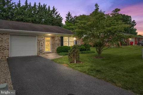 18025 Pin Oak Rd, Hagerstown, MD 21740