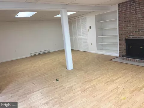 Living - 22029 Mohawk Dr, Smithsburg, MD 21783 photo 6 of 6