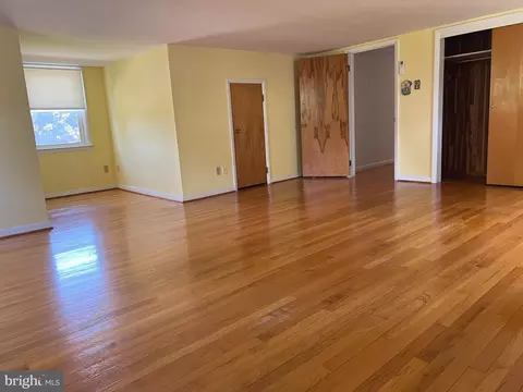Living - 22029 Mohawk Dr, Smithsburg, MD 21783 photo 3 of 6