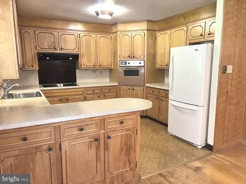 Kitchen - 22029 Mohawk Dr, Smithsburg, MD 21783 photo 2 of 2