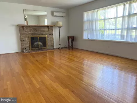 Living - 22029 Mohawk Dr, Smithsburg, MD 21783 photo 1 of 6