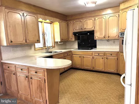 Kitchen - 22029 Mohawk Dr, Smithsburg, MD 21783 photo 1 of 2
