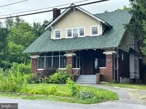 17613 Oak Ridge Dr, Hagerstown, MD 21740