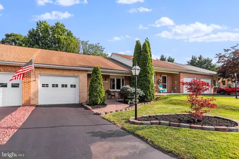 18021 Putter Dr, Hagerstown, MD 21740