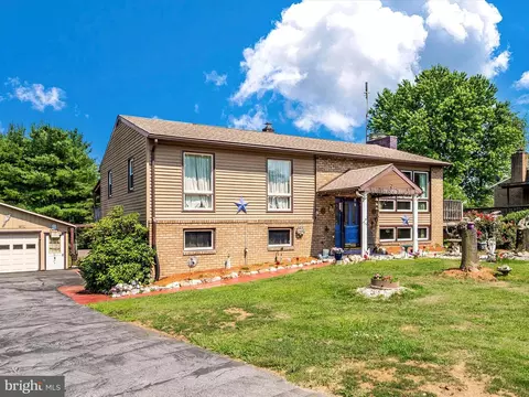 10809 Rosewood Dr, Hagerstown, MD 21740