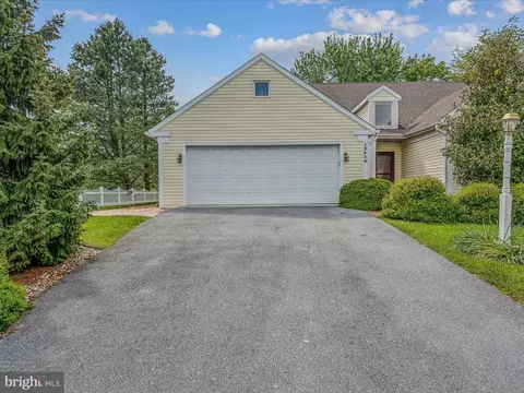 13410 Arbor Dr, Hagerstown, MD 21742