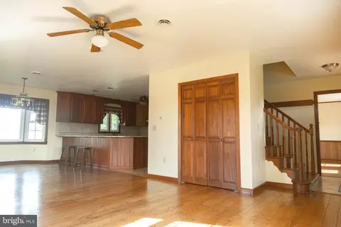 Living - 9100 Mapleville Rd, Boonsboro, MD 21713 photo 1 of 5