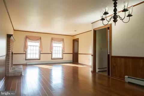 Living - 9100 Mapleville Rd, Boonsboro, MD 21713 photo 4 of 5