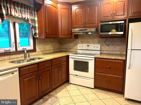 Kitchen - 9100 Mapleville Rd, Boonsboro, MD 21713 photo 5 of 5