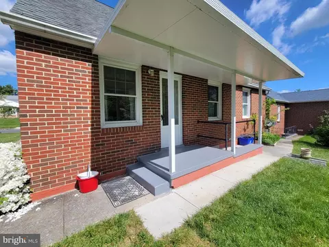 Exterior - 324 Devonshire Rd, Hagerstown, MD 21740 photo 5 of 9
