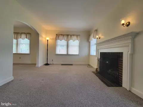 Living - 324 Devonshire Rd, Hagerstown, MD 21740 photo 1 of 3