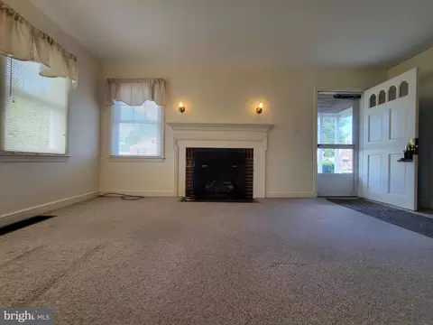 Living - 324 Devonshire Rd, Hagerstown, MD 21740 photo 3 of 3
