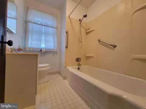 Bath - 324 Devonshire Rd, Hagerstown, MD 21740 photo 2 of 2