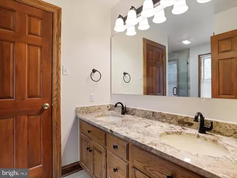 Bath - 13558 Barnhart Rd, Clear Spring, MD 21722 photo 7 of 8