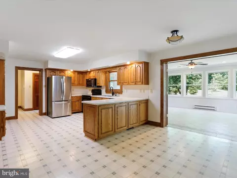 Kitchen - 13558 Barnhart Rd, Clear Spring, MD 21722 photo 3 of 6