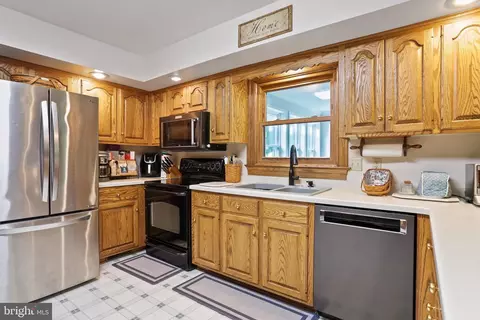 Kitchen - 13558 Barnhart Rd, Clear Spring, MD 21722 photo 6 of 6