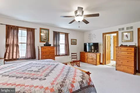 Bedroom - 13558 Barnhart Rd, Clear Spring, MD 21722 photo 8 of 19