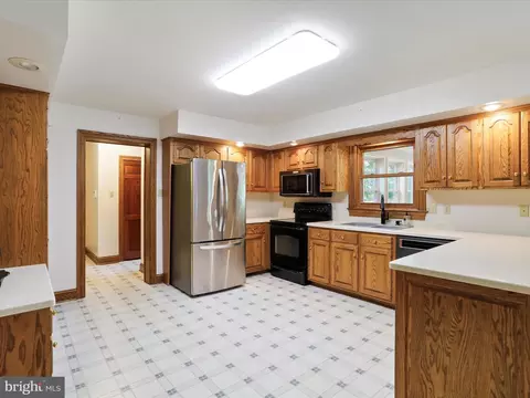 Kitchen - 13558 Barnhart Rd, Clear Spring, MD 21722 photo 2 of 6