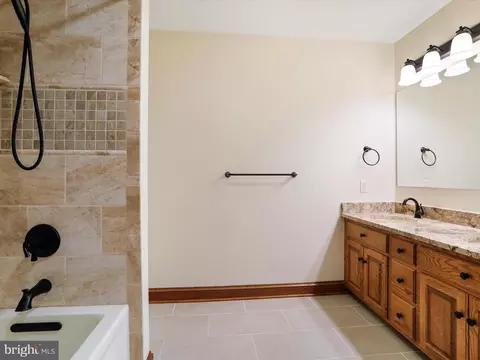 Bath - 13558 Barnhart Rd, Clear Spring, MD 21722 photo 4 of 8