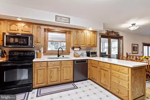 Kitchen - 13558 Barnhart Rd, Clear Spring, MD 21722 photo 5 of 6