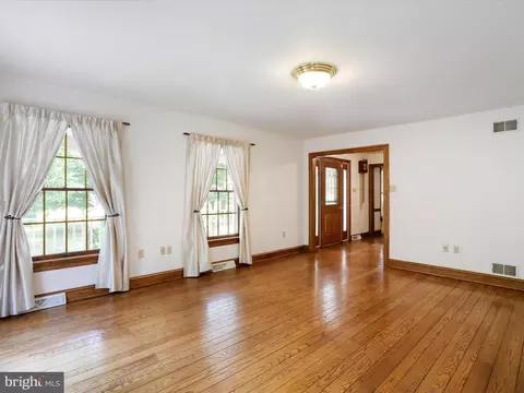 Living - 13558 Barnhart Rd, Clear Spring, MD 21722 photo 4 of 5