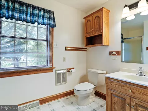 Bath - 13558 Barnhart Rd, Clear Spring, MD 21722 photo 1 of 8