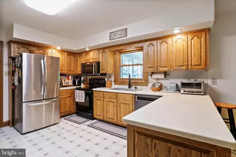 Kitchen - 13558 Barnhart Rd, Clear Spring, MD 21722 photo 4 of 6