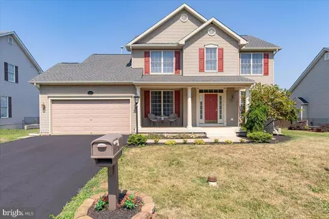 13562 Essex Dr, Hagerstown, MD 21742