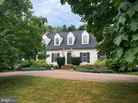 13324 Canterbury Dr, Hagerstown, MD 21742