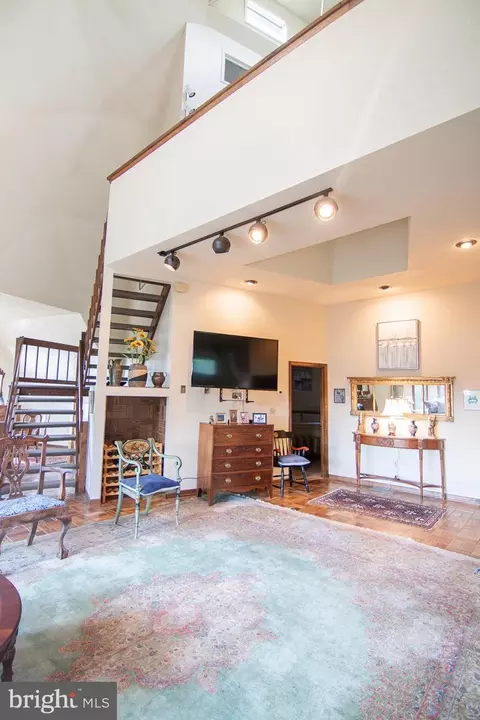 Living - 12323 Itnyre Rd, Smithsburg, MD 21783 photo 3 of 4