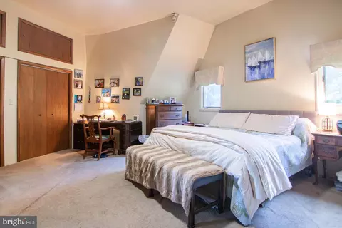 Bedroom - 12323 Itnyre Rd, Smithsburg, MD 21783 photo 2 of 11