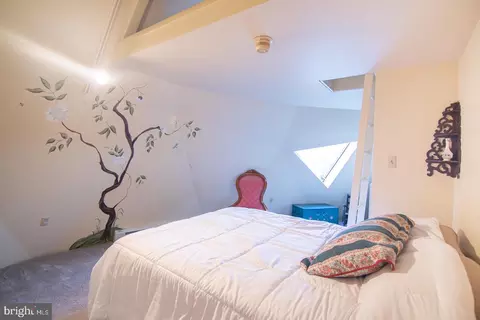 Bedroom - 12323 Itnyre Rd, Smithsburg, MD 21783 photo 8 of 11