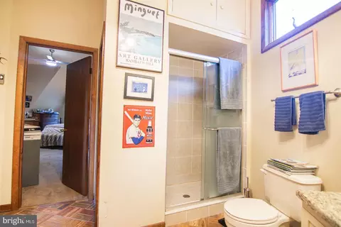 Bath - 12323 Itnyre Rd, Smithsburg, MD 21783 photo 2 of 4