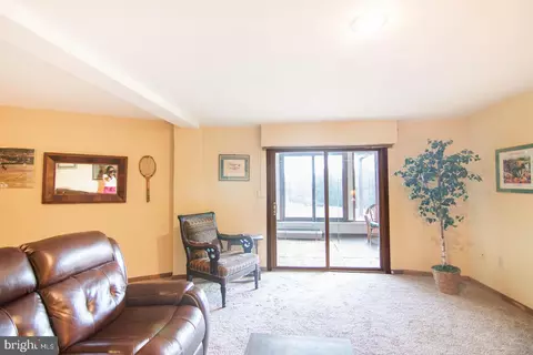 Living - 12323 Itnyre Rd, Smithsburg, MD 21783 photo 2 of 4