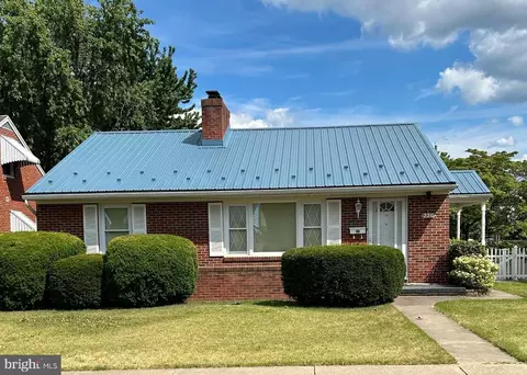 220 Avon Rd, Hagerstown, MD 21740